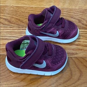 LIKE NEW! Baby Girls Nike Free RN Sneakers- Size 2